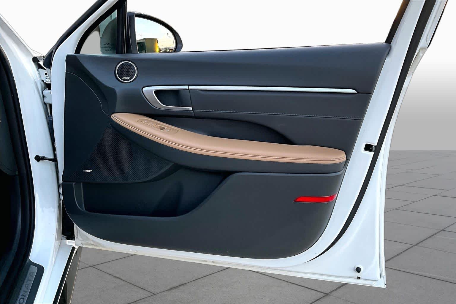 Used 2021 Hyper White Hyundai Limited image 19