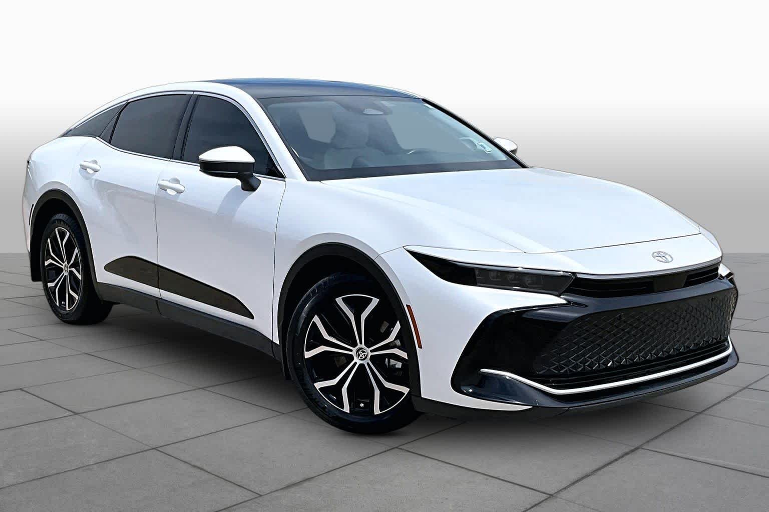 Certified Used 2024 Oxygen White Toyota Limited image 3