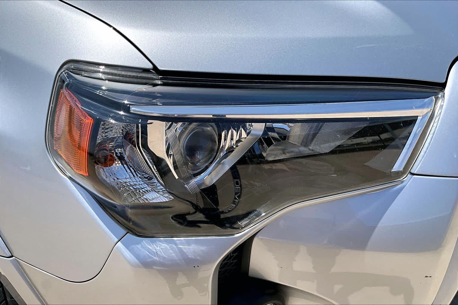 Used 2019 Classic Silver Metallic Toyota SR5 image 27