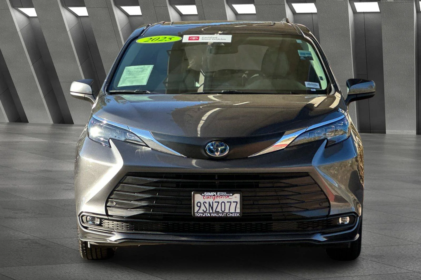 2025 Toyota Sienna XLE - Photo 15