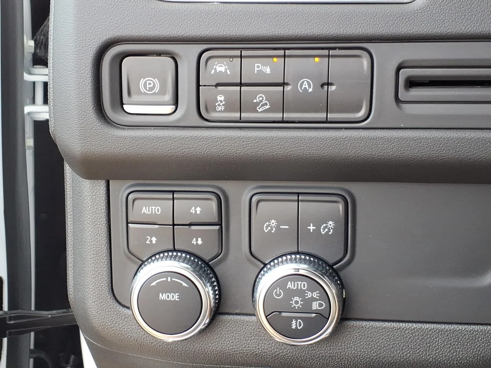 Used 2023 Summit White GMC AT4 image 21