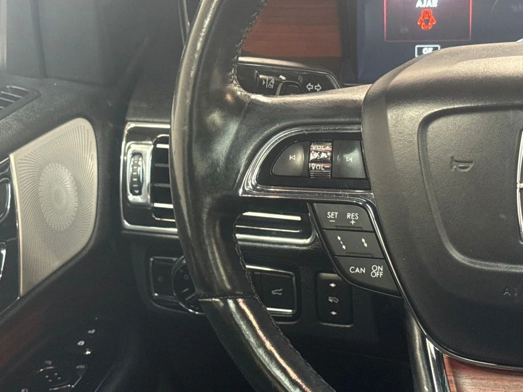 Used 2021 Infinite Black Lincoln Reserve image 18