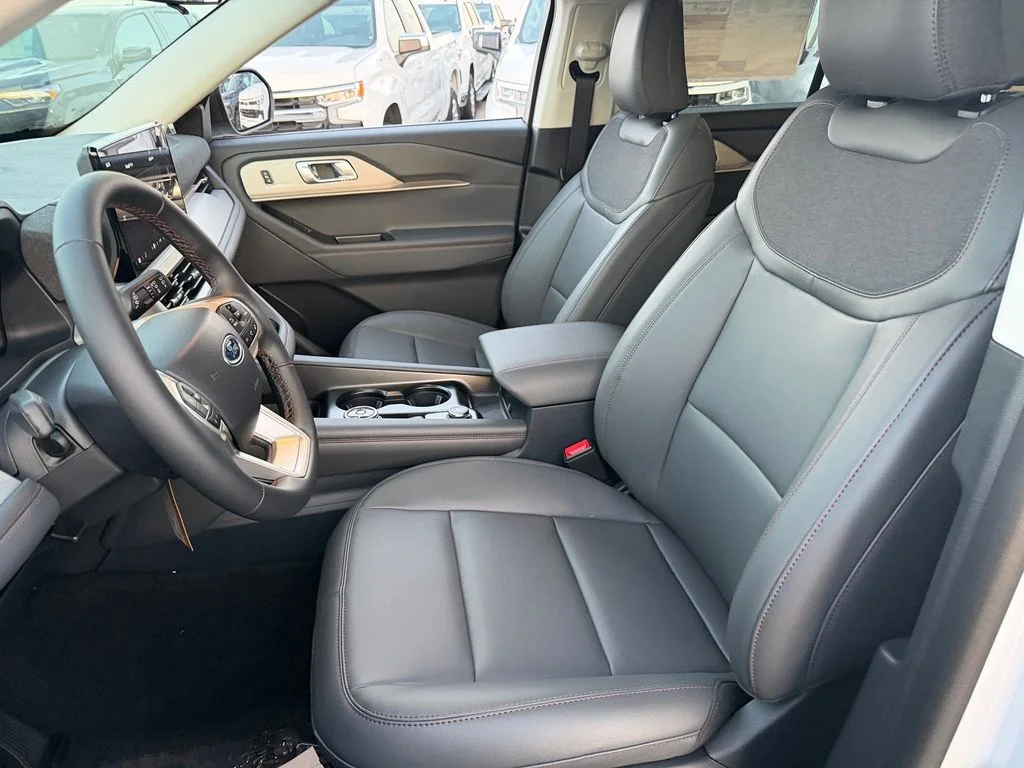 New 2026 Space White Metallic Ford Active image 5