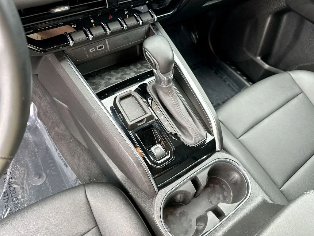 Used 2025 White GMC Elevation image 7