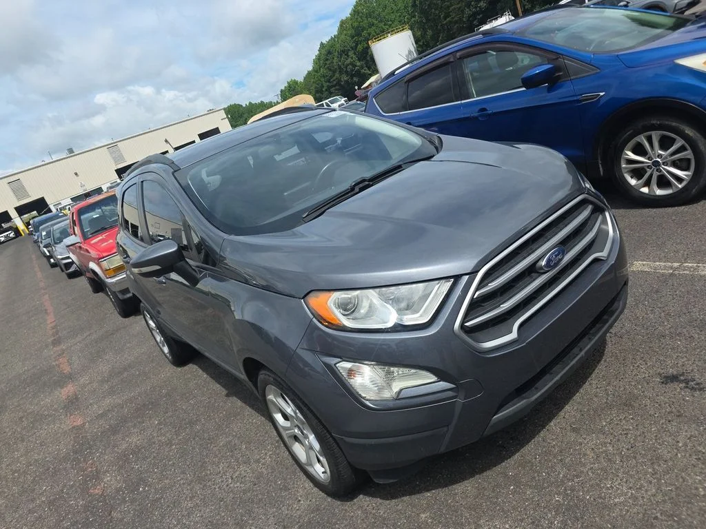 Used 2021  Ford SE image 3