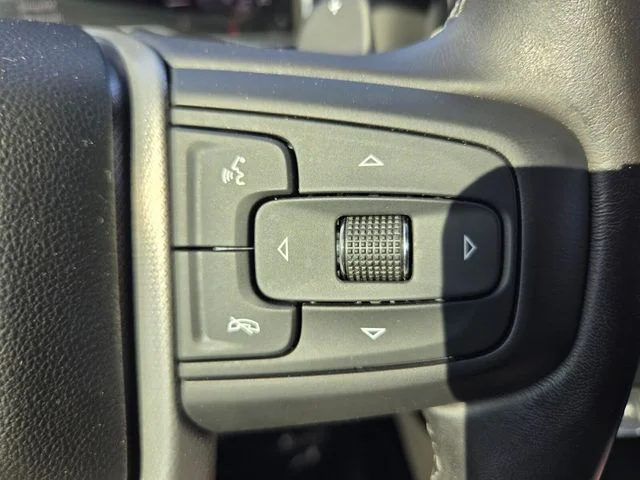 Used 2022 Silver GMC Denali image 28
