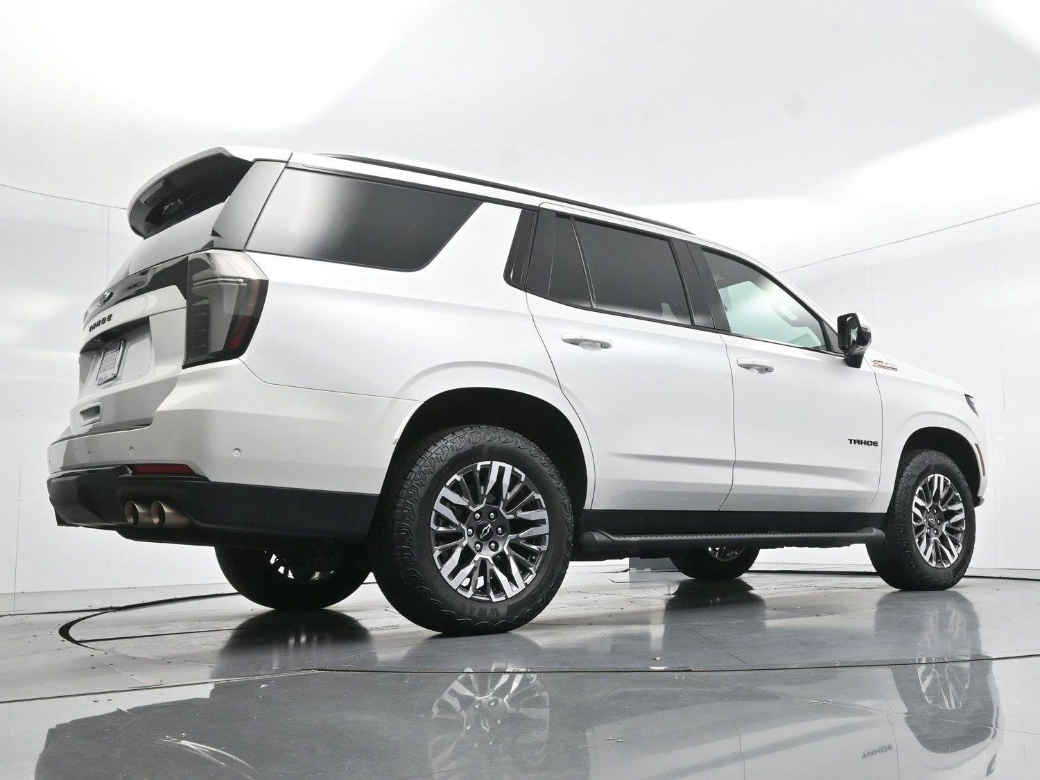 Used 2025 Iridescent Pearl Tricoat Chevrolet Z71 image 48