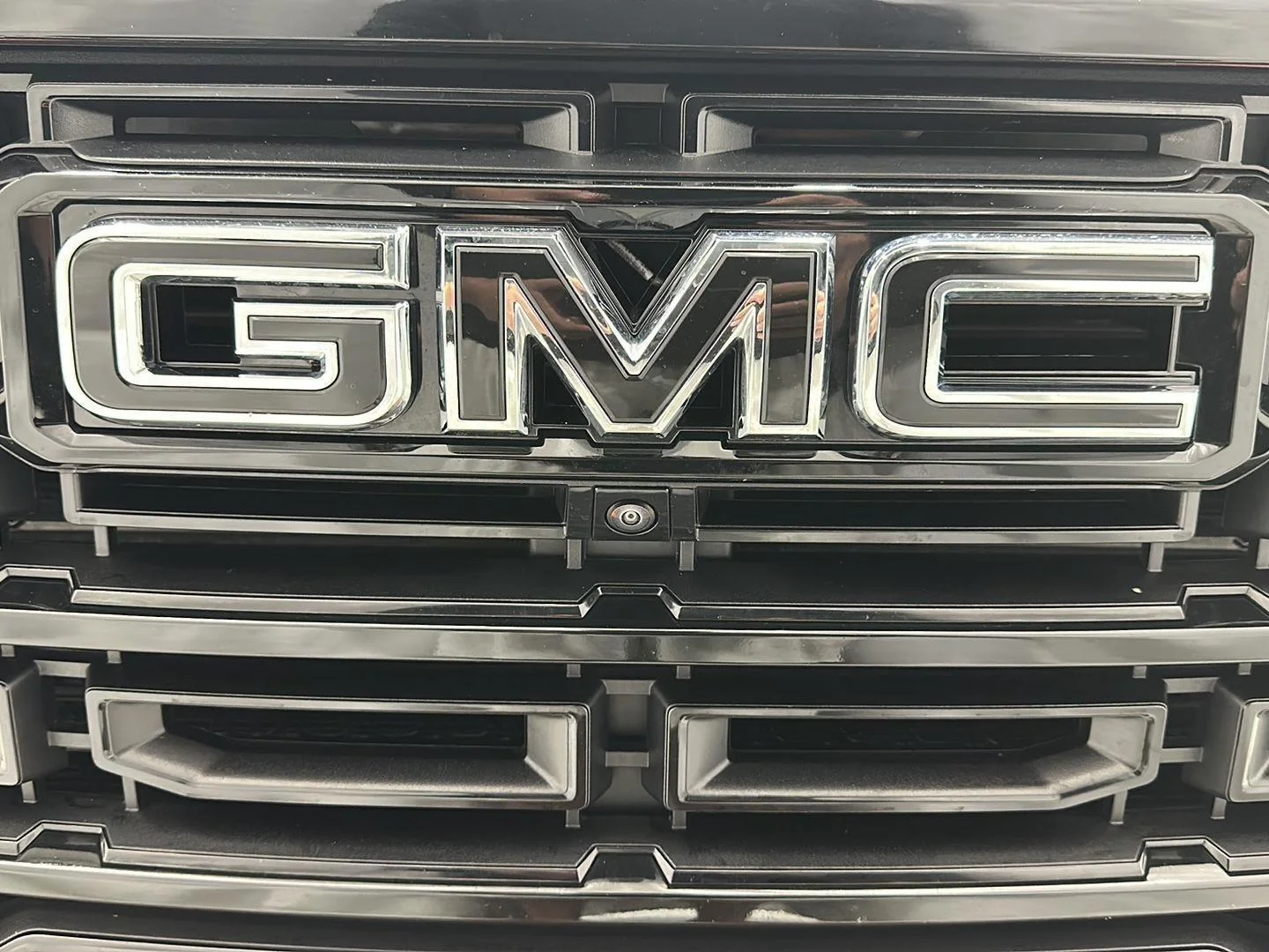 Used 2026 Volcanic Red Tintcoat GMC Elevation image 28