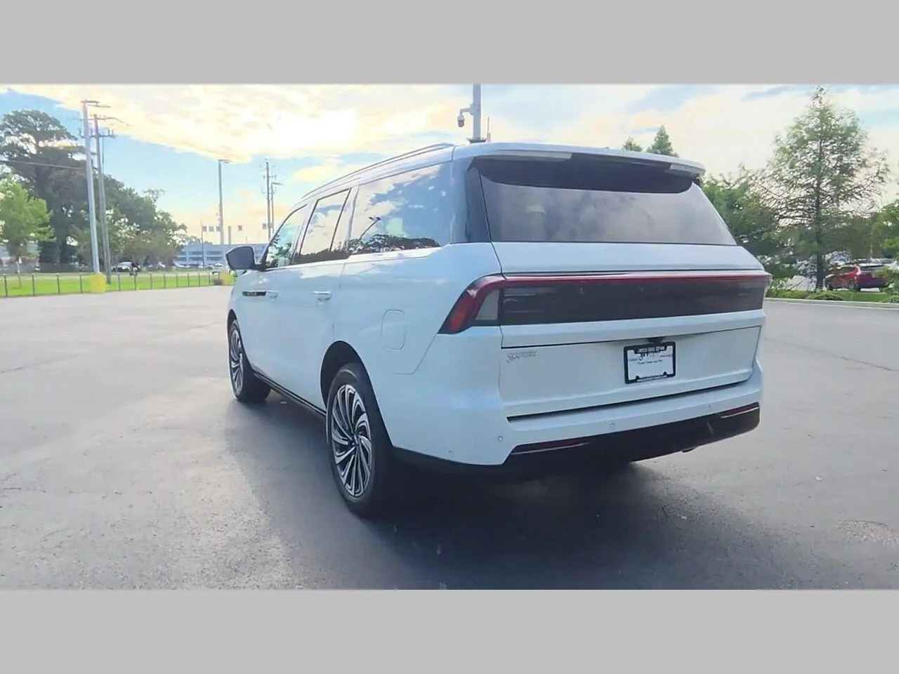 Used 2025 White Lincoln Black Label image 4