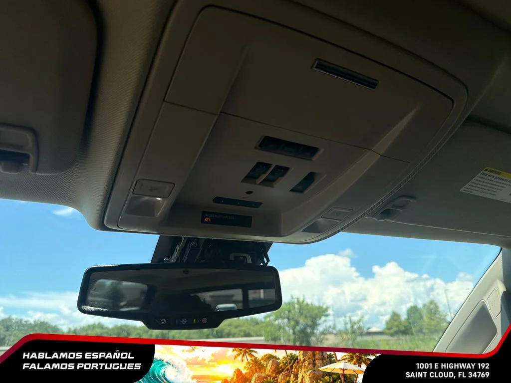Used 2017 WHITE FROST TRICOAT GMC Denali image 20