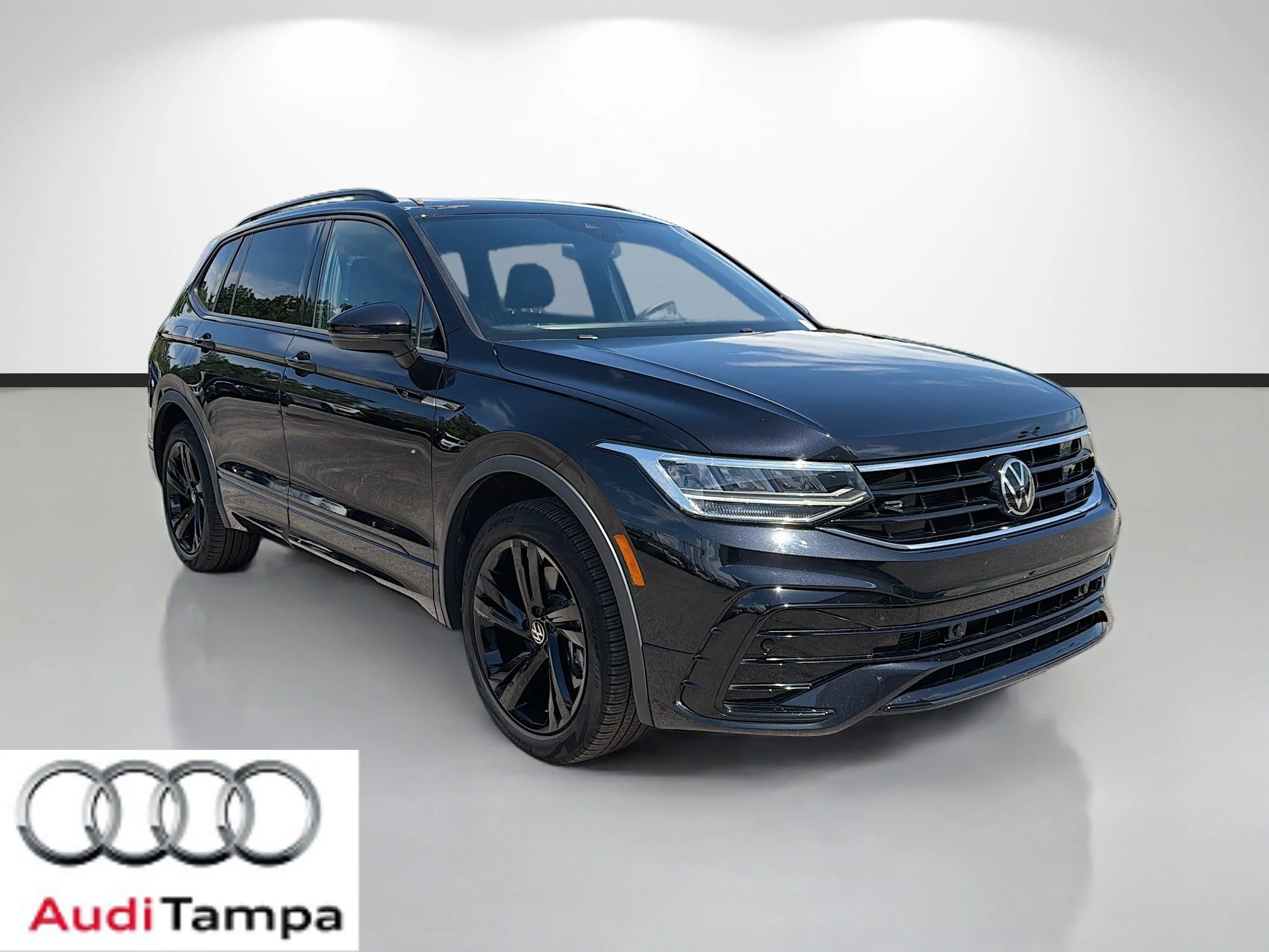 Used 2023 Deep Black Volkswagen SE R-Line Black image 1