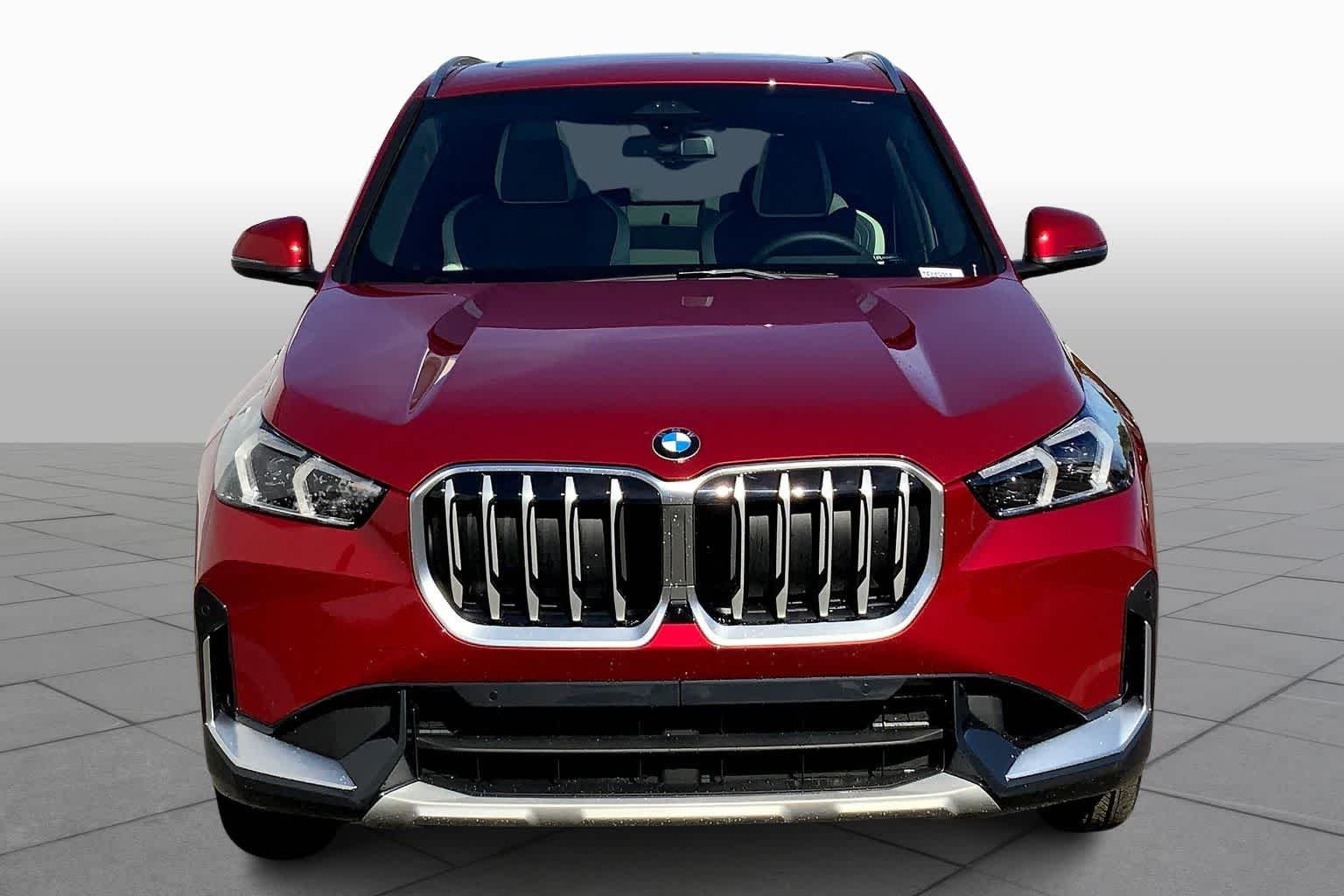 New 2026 Vegas Red Metallic BMW xDrive28i image 3
