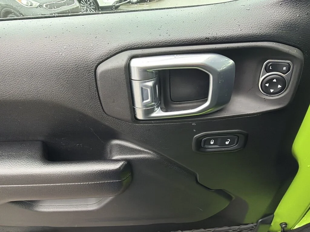 Used 2021  Jeep Sport Technology Group   Cold Weather Group image 21