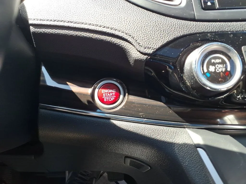 Used 2016 White Honda Touring image 38