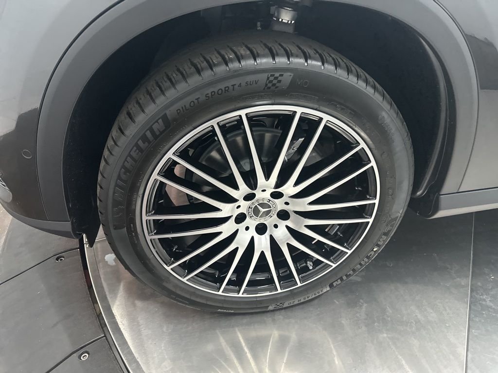Used 2026 Gray Mercedes-Benz GLC 300 image 32