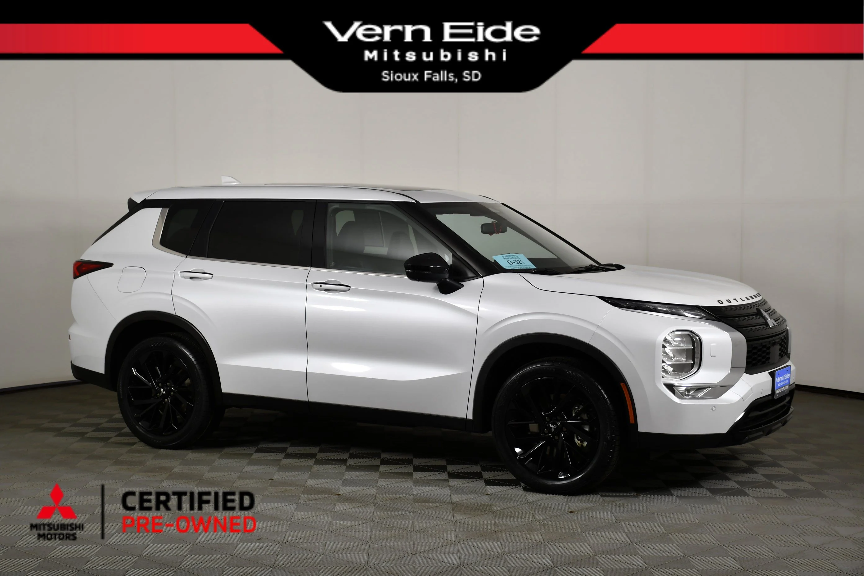 Certified Used 2024 White Diamond Mitsubishi SE Black Edition w/Pano Roof image 1