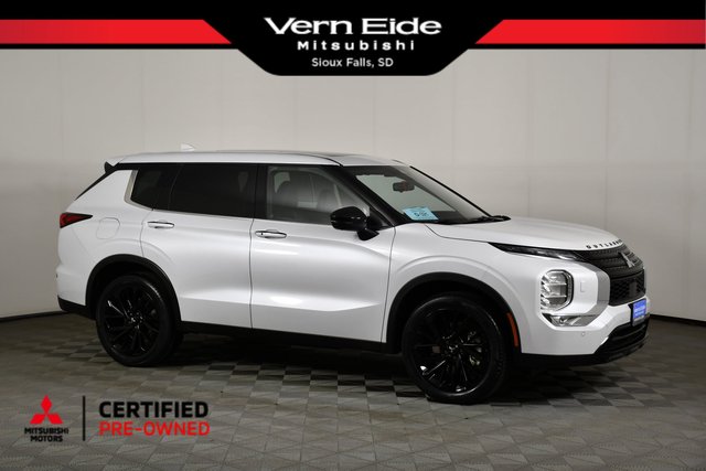 2024 Mitsubishi Outlander SE Black Edition w/Pano Roof