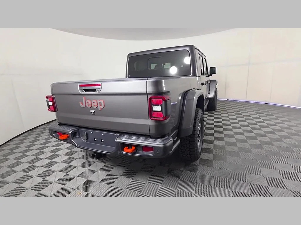 New 2026 Granite Crystal Metallic Clear-Coat Exterior Paint Jeep Mojave X image 27