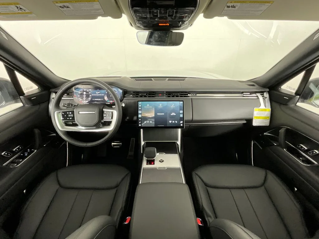 New 2026 Fuji White Land Rover SE image 4