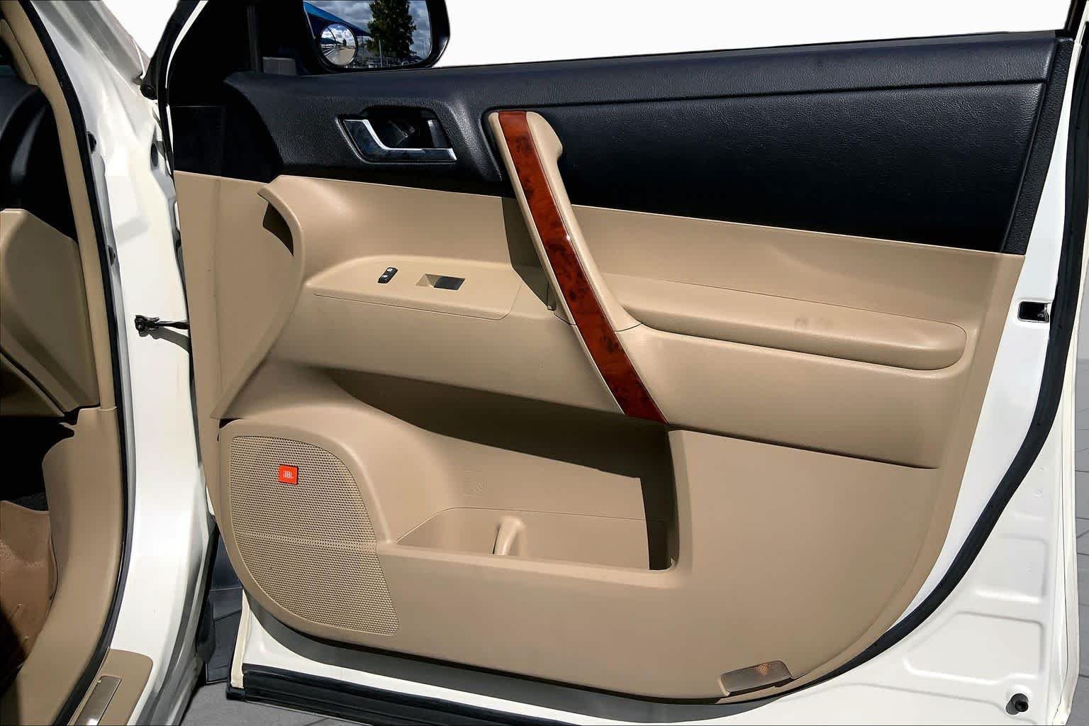 Used 2012 Blizzard Pearl Toyota Limited image 23