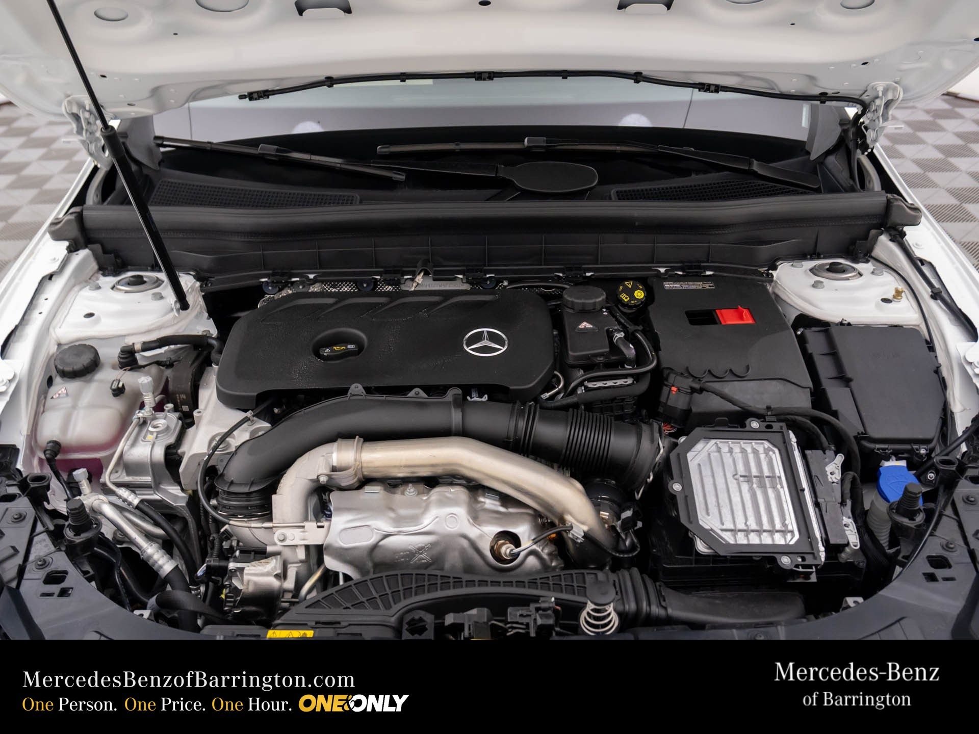 New 2026 Polar White Mercedes-Benz GLB 250 image 32