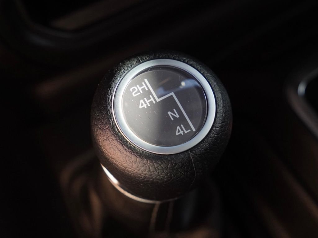 New 2026 Granite Crystal Metallic Clear-Coat Exterior Paint Jeep Sport S image 18