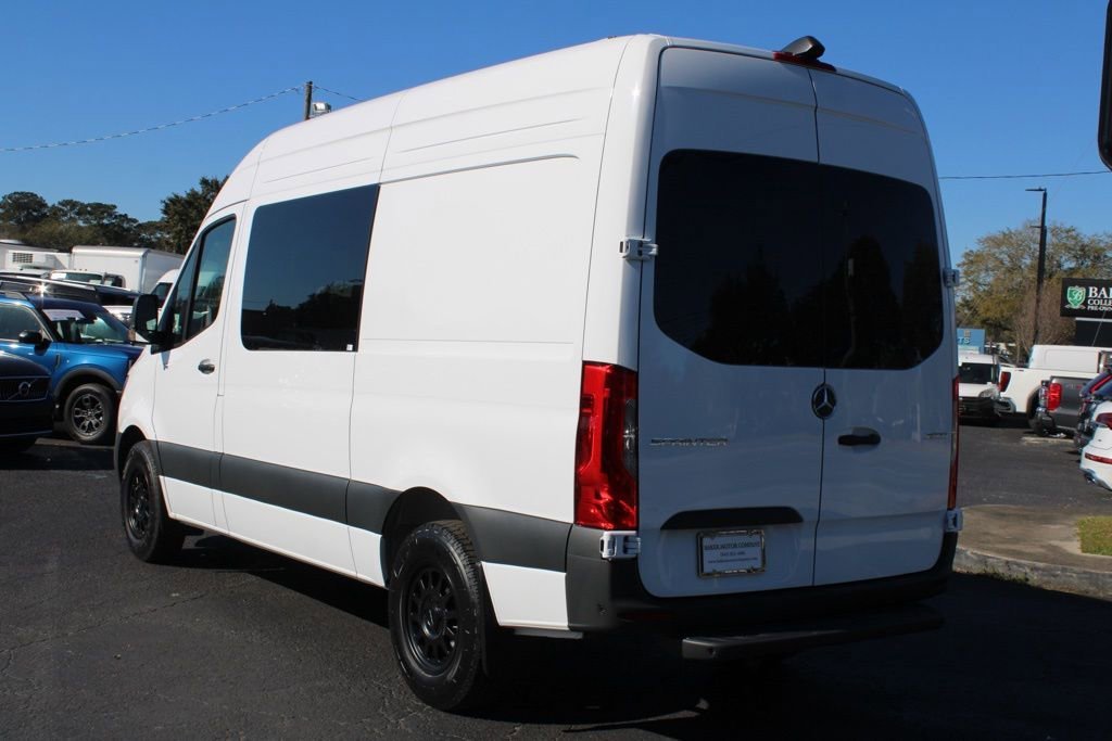 New 2026 Arctic+White Mercedes-Benz Crew 144 WB image 44