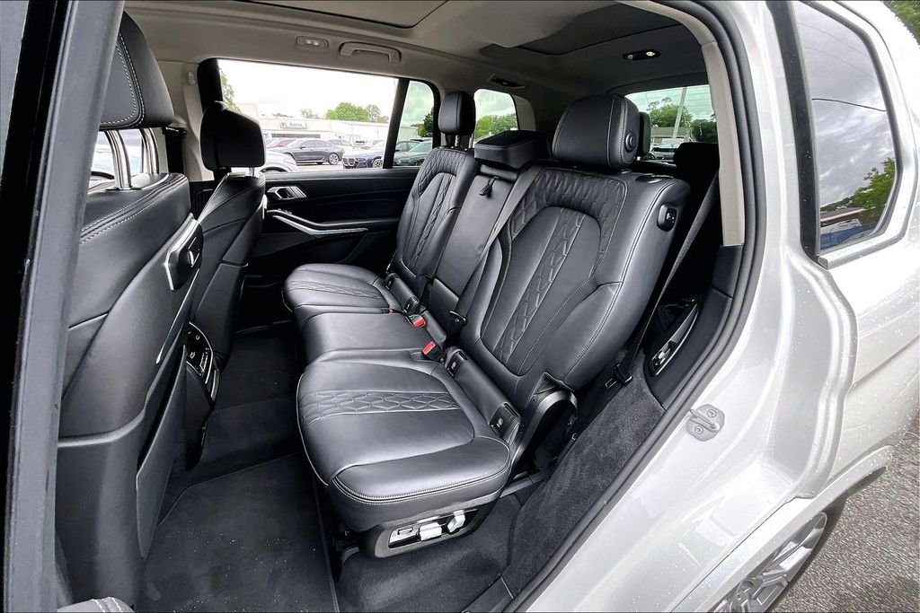 Used 2026 White BMW xDrive40i image 18