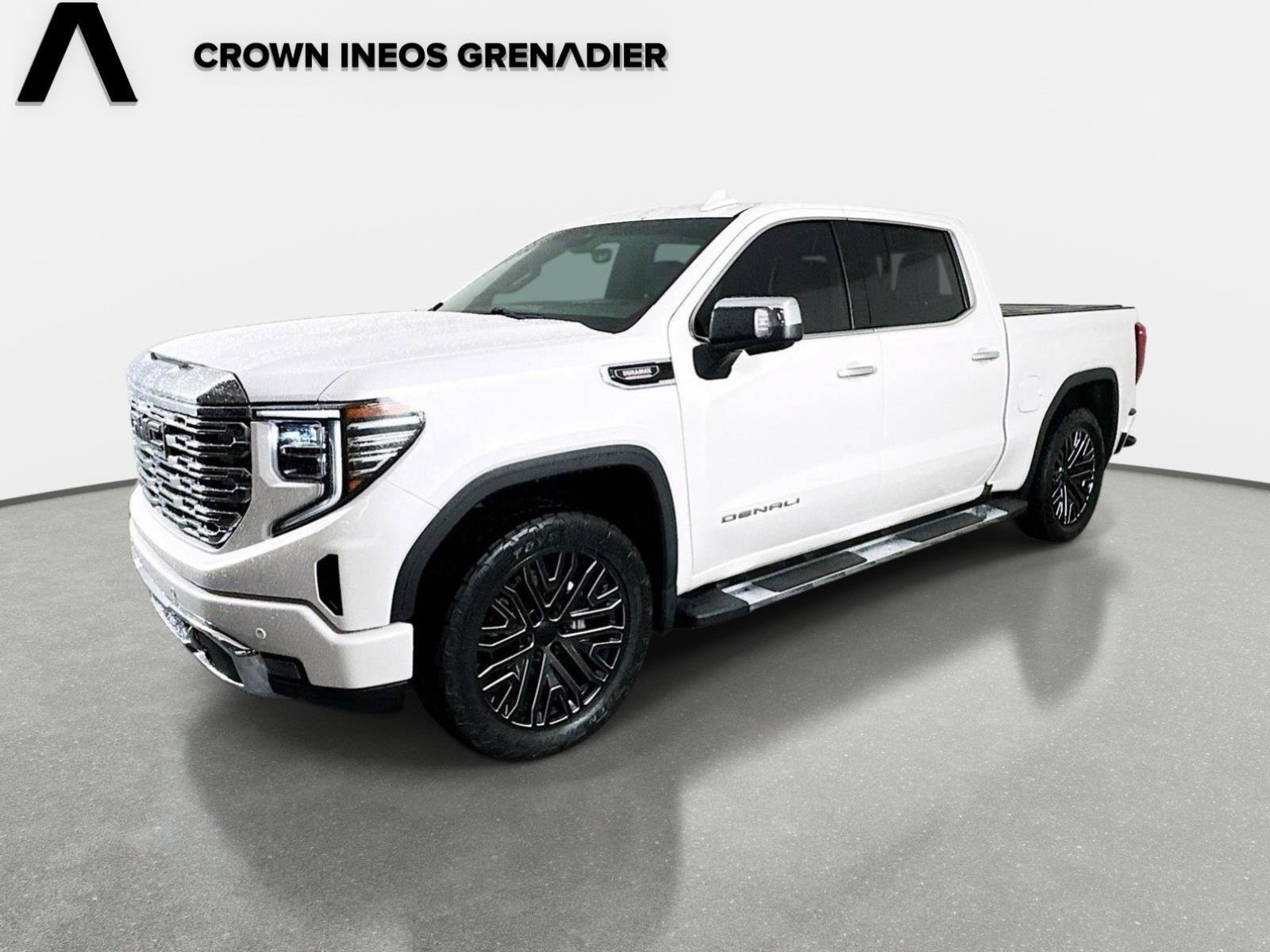 Used 2022 White Frost Tricoat GMC Denali image 1