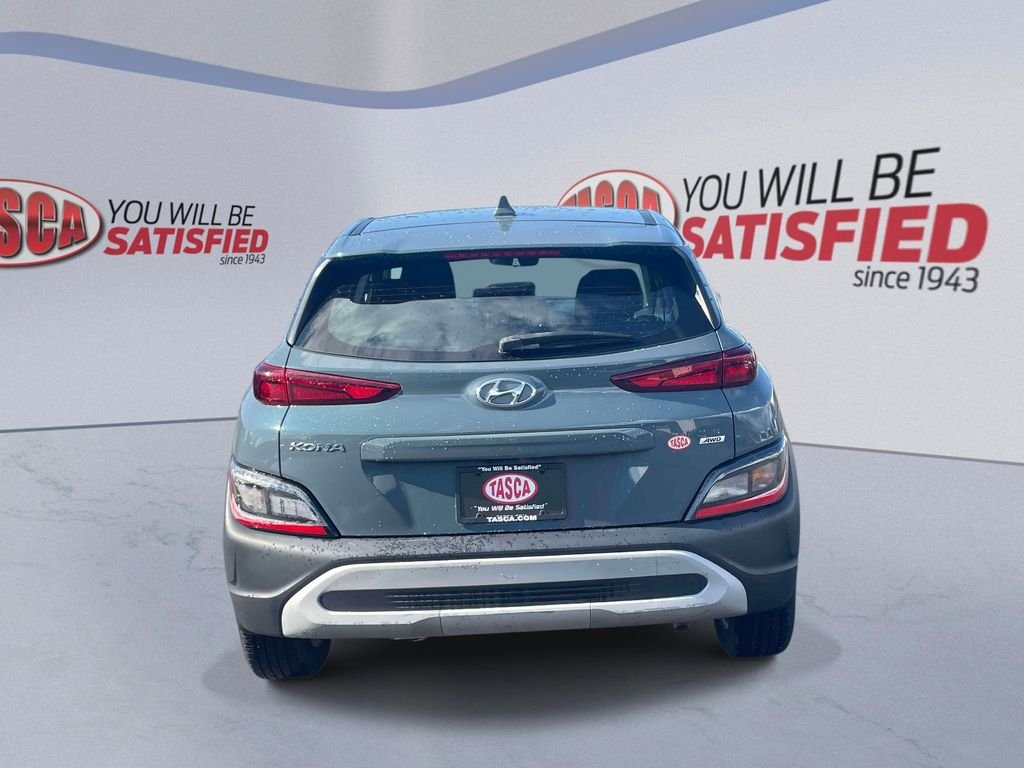 Used 2022 Green Hyundai SE image 7