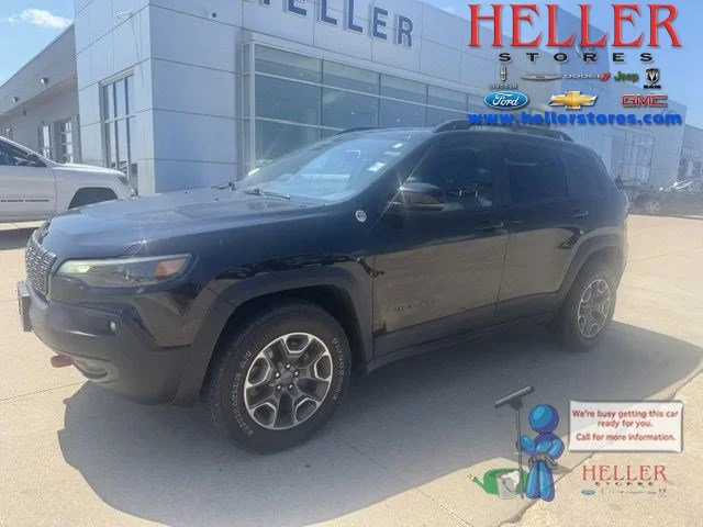 Used 2022 Diamond Black Crystal Pearlcoat Jeep Trailhawk image 1