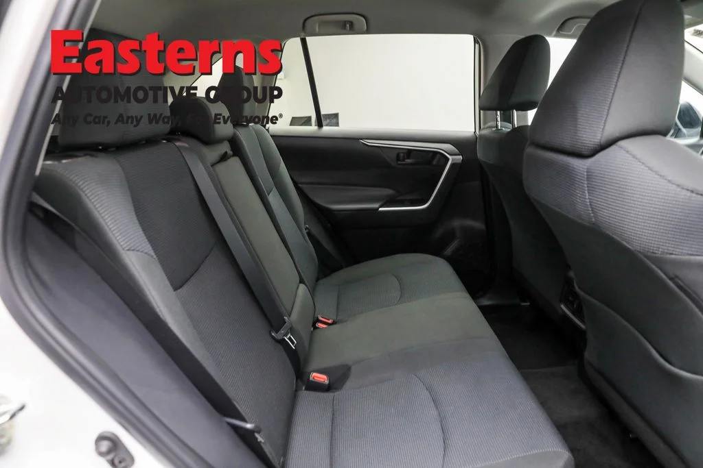 Used 2022 White Toyota LE image 21