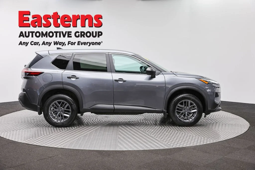 Used 2023 Gray Nissan S image 4
