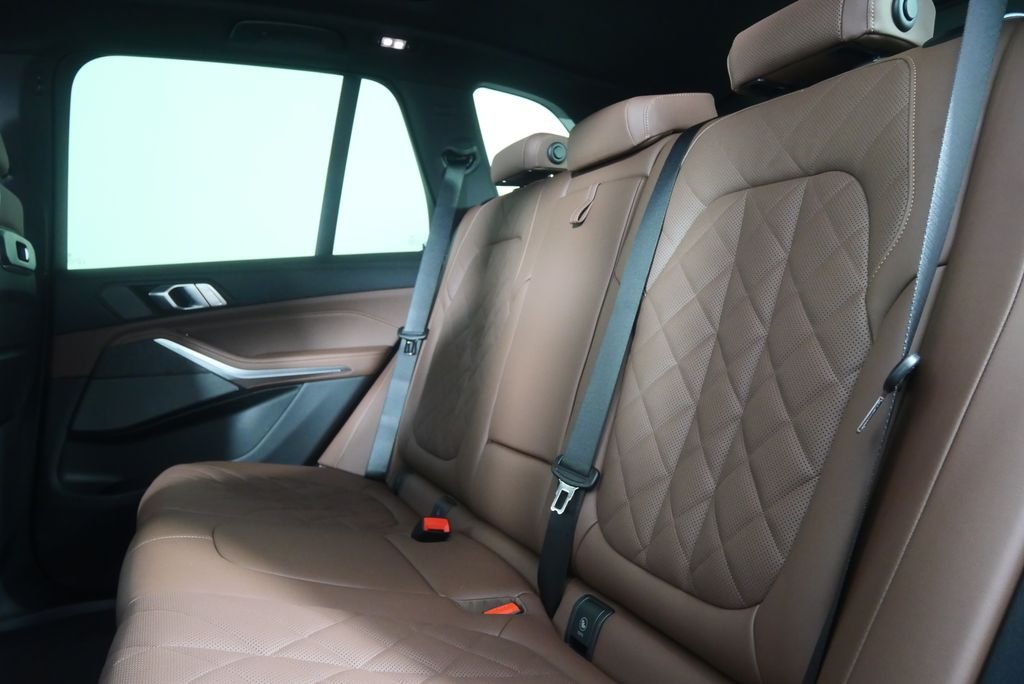 New 2026 Carbon Black Metallic BMW xDrive40i image 15