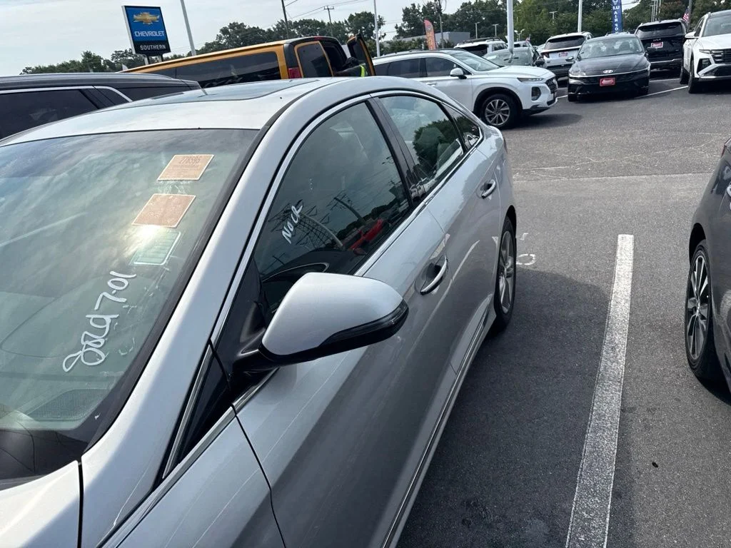 Used 2019 Silver Hyundai Sport image 3