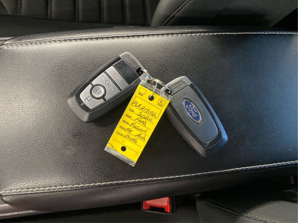 Used 2020 Blue Ford SE image 22