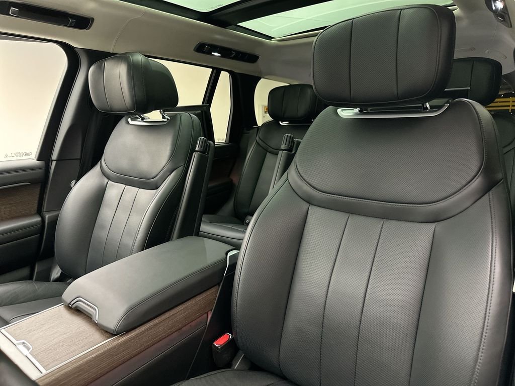Used 2025 Carpathian Gray Premium Metallic Land Rover Autobiography image 23