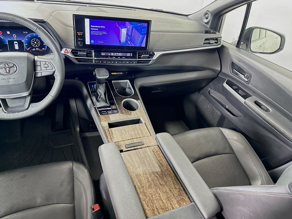 Used 2025 Wind Chill Pearl Toyota Platinum image 24