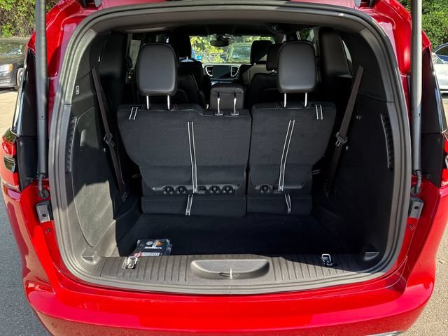 New 2027 Red Hot Pearl-Coat Exterior Paint Chrysler Select image 13