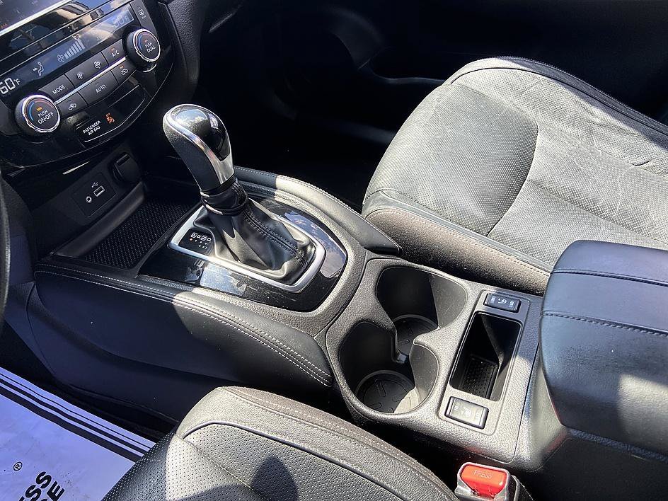 Used 2018 Gun Metallic Nissan SL image 15