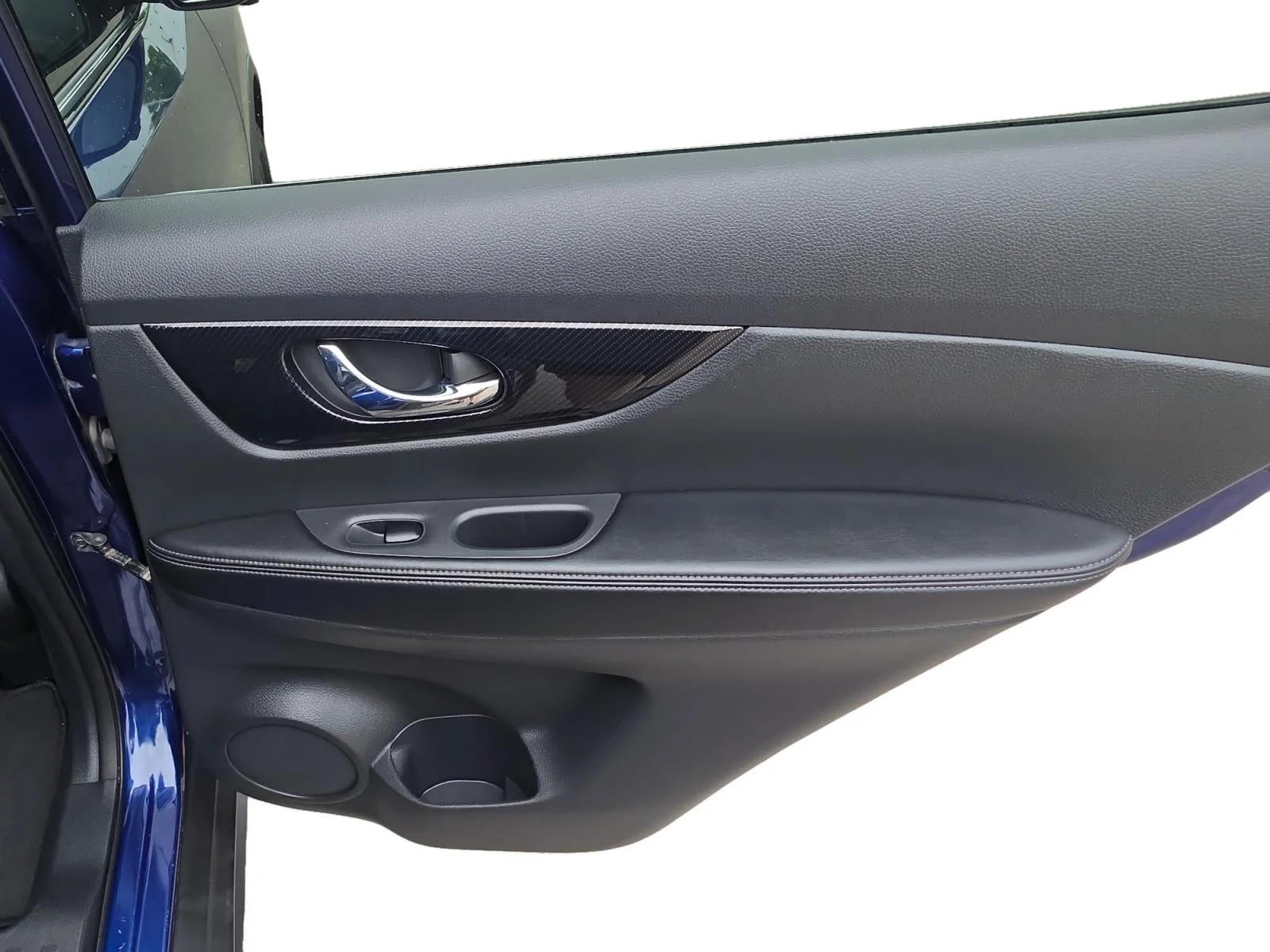 Used 2018 Caspian Blue Nissan SL image 22