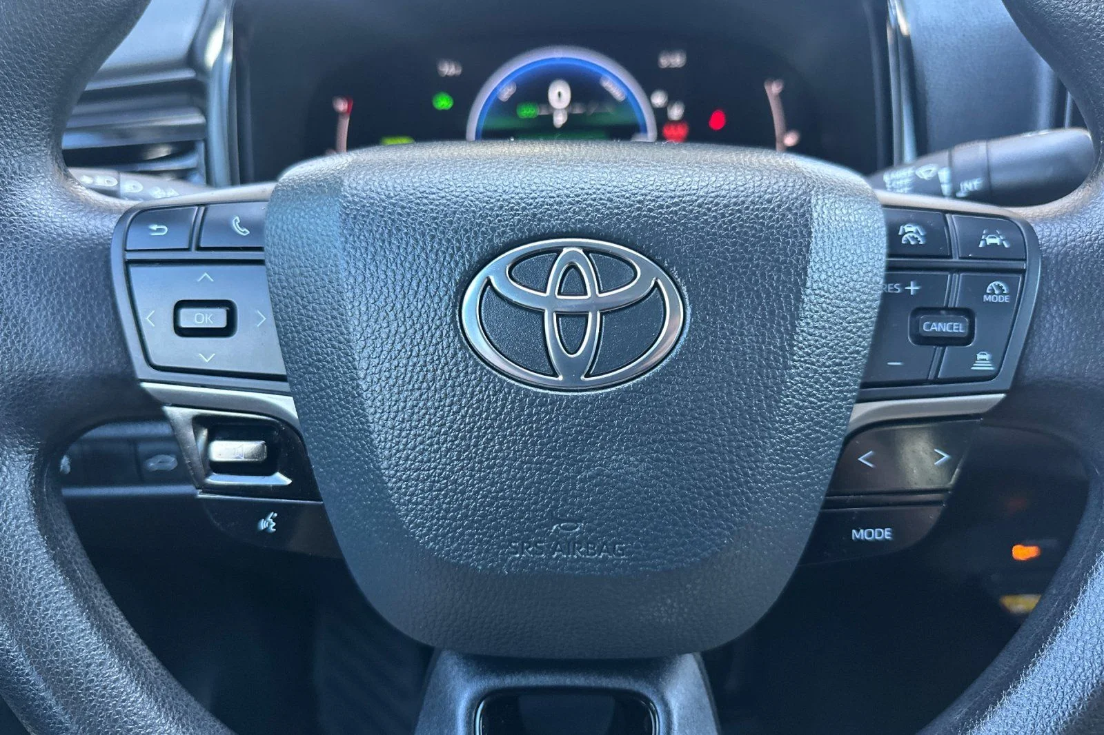 Used 2025  Toyota LE image 22