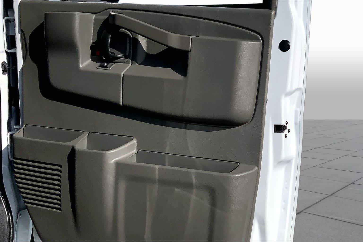 Used 2025 Summit White GMC LT image 21