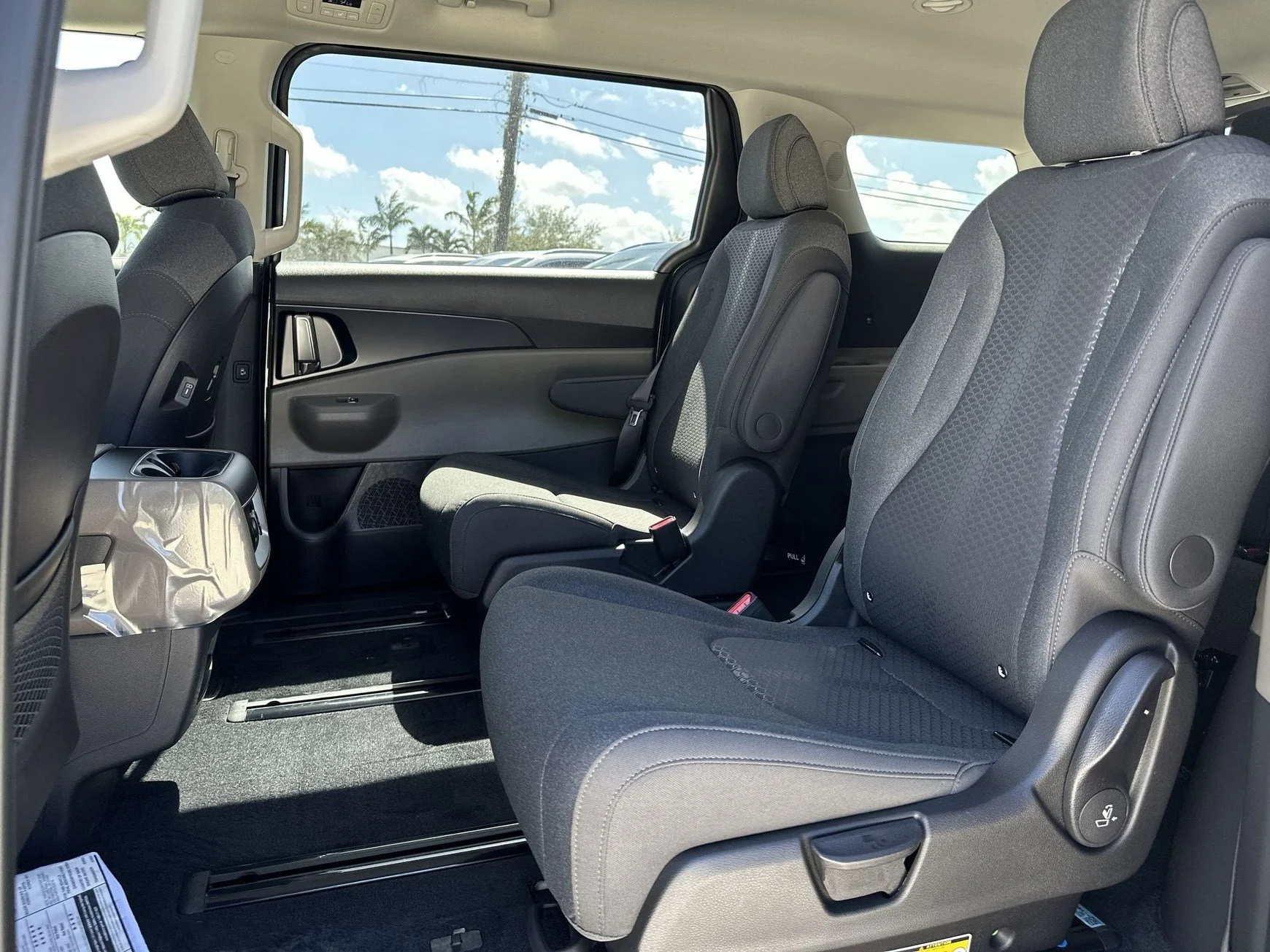 New 2026 Snow White Pearl Kia LX image 17