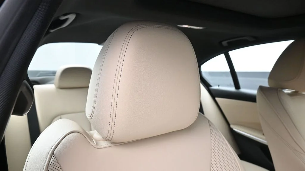 2023 BMW 3 Series 330i - Photo 18