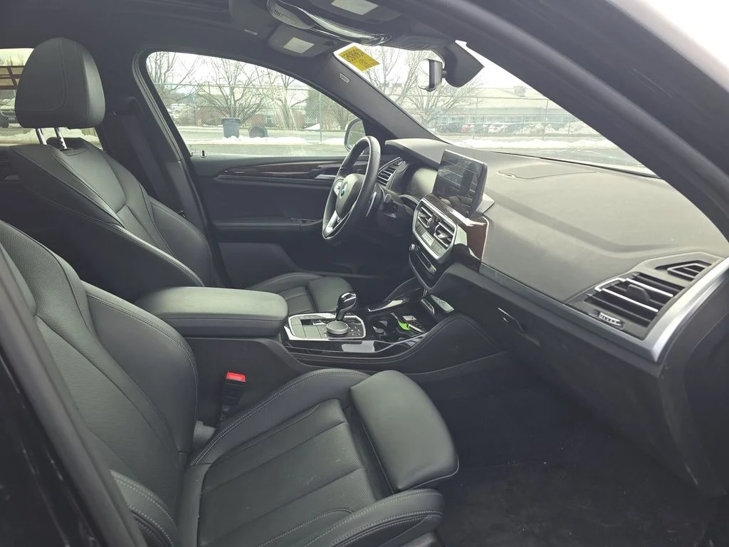 Used 2024 Black BMW xDrive30i image 6