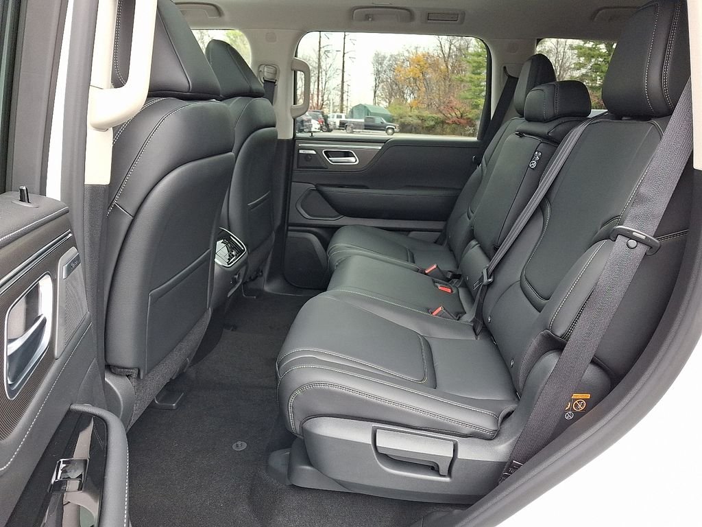 New 2026 RADIANT WHITE INFINITI Pure 4WD image 6