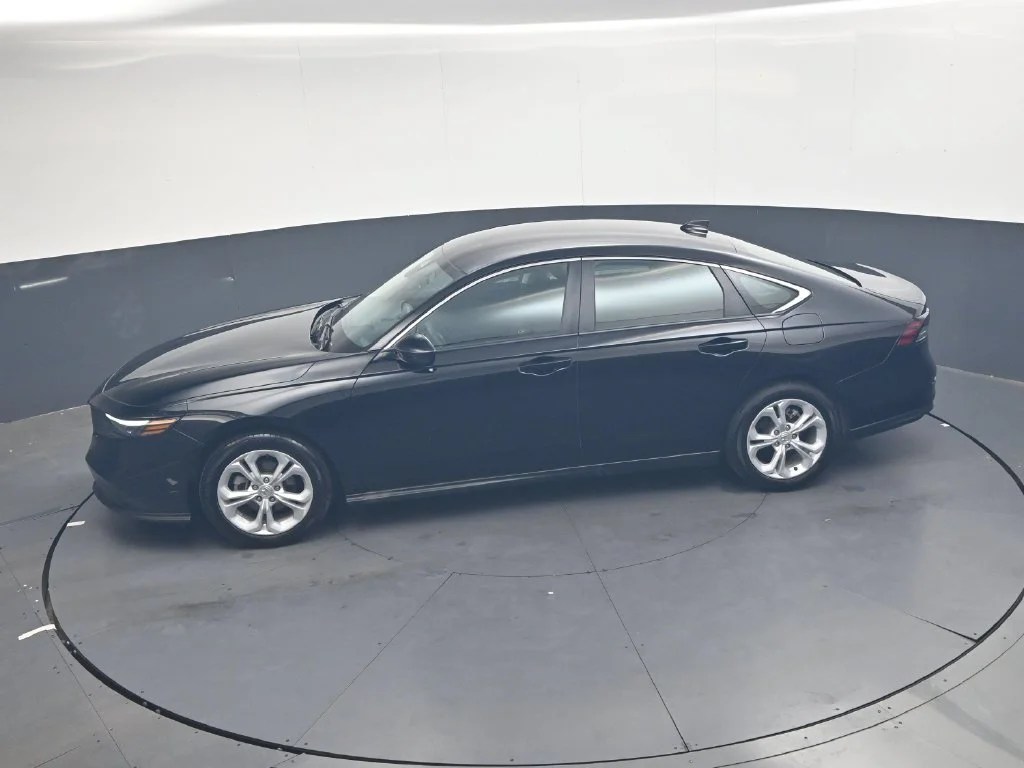 Used 2025  Honda LX image 18