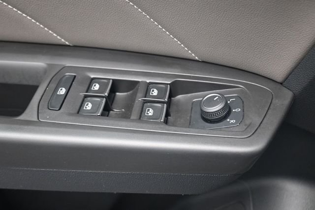 Used 2023  Volkswagen 3.6L V6 SE w/Technology image 15