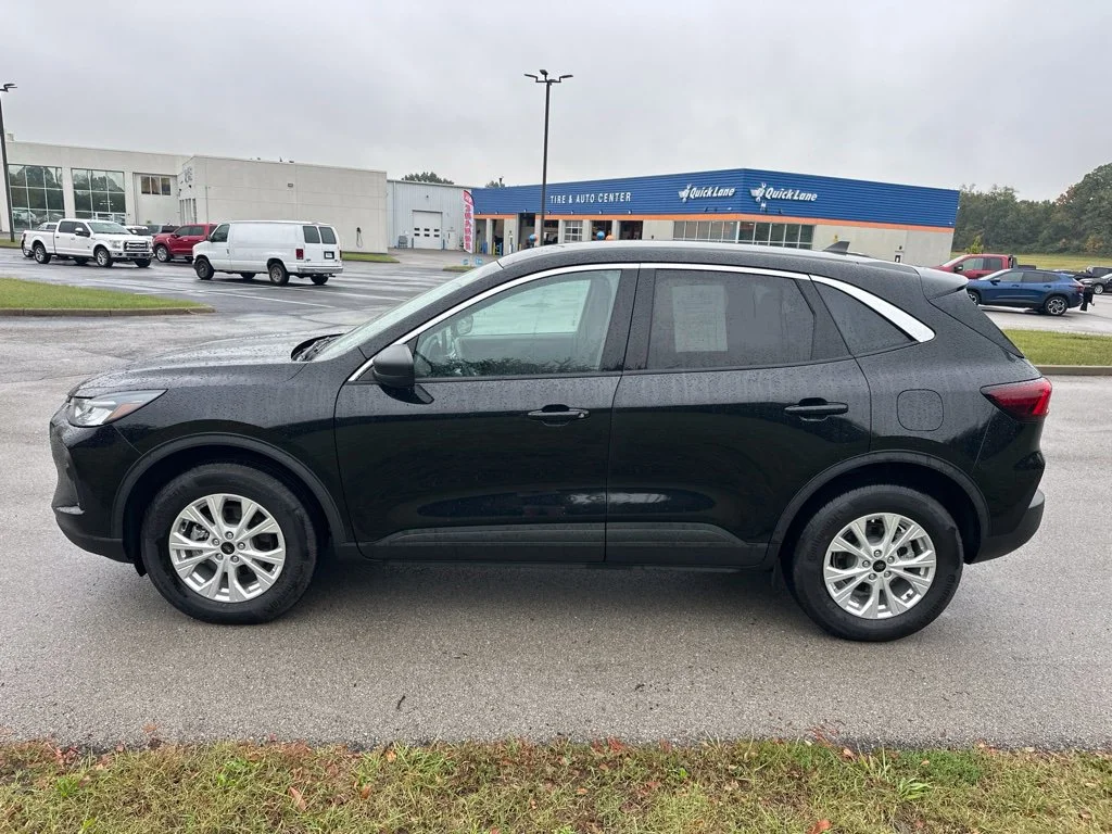Used 2024 Black Metallic Ford Active image 8